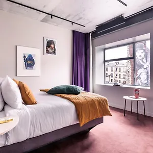 Hotel Paradiso, Parigi